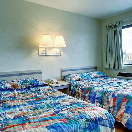 Motel 6 Manhattan Kansas Екстер'єр фото