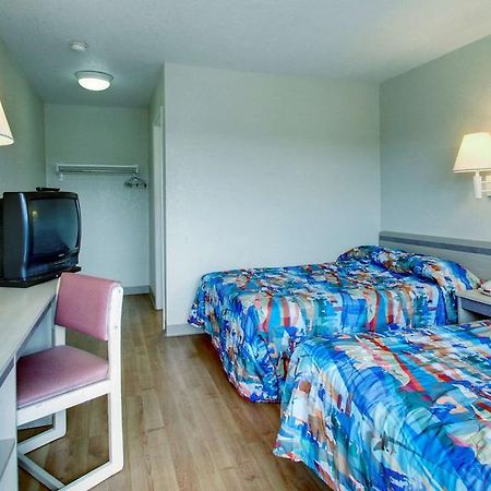 Motel 6 Manhattan Kansas Екстер'єр фото