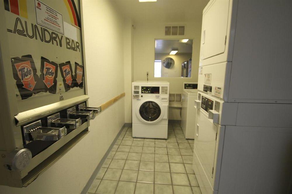Motel 6 Manhattan Kansas Екстер'єр фото