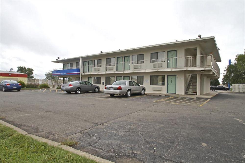 Motel 6 Manhattan Kansas Екстер'єр фото