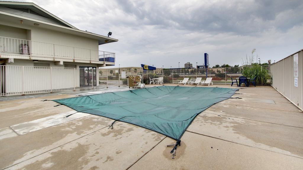 Motel 6 Manhattan Kansas Екстер'єр фото