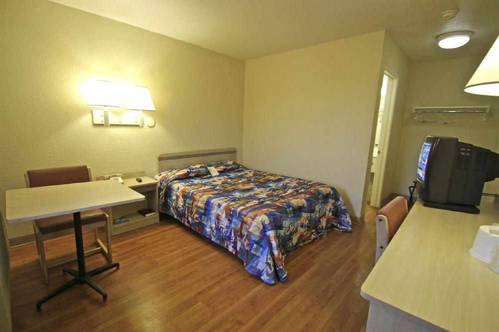 Motel 6 Manhattan Kansas Екстер'єр фото