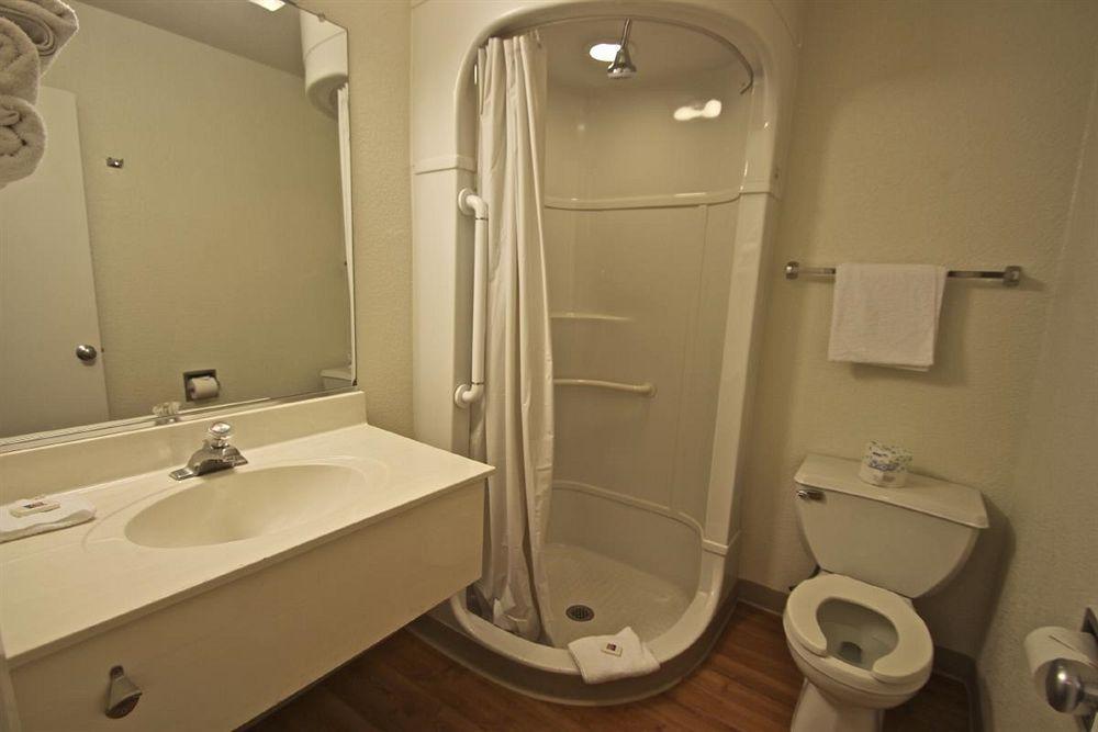 Motel 6 Manhattan Kansas Екстер'єр фото