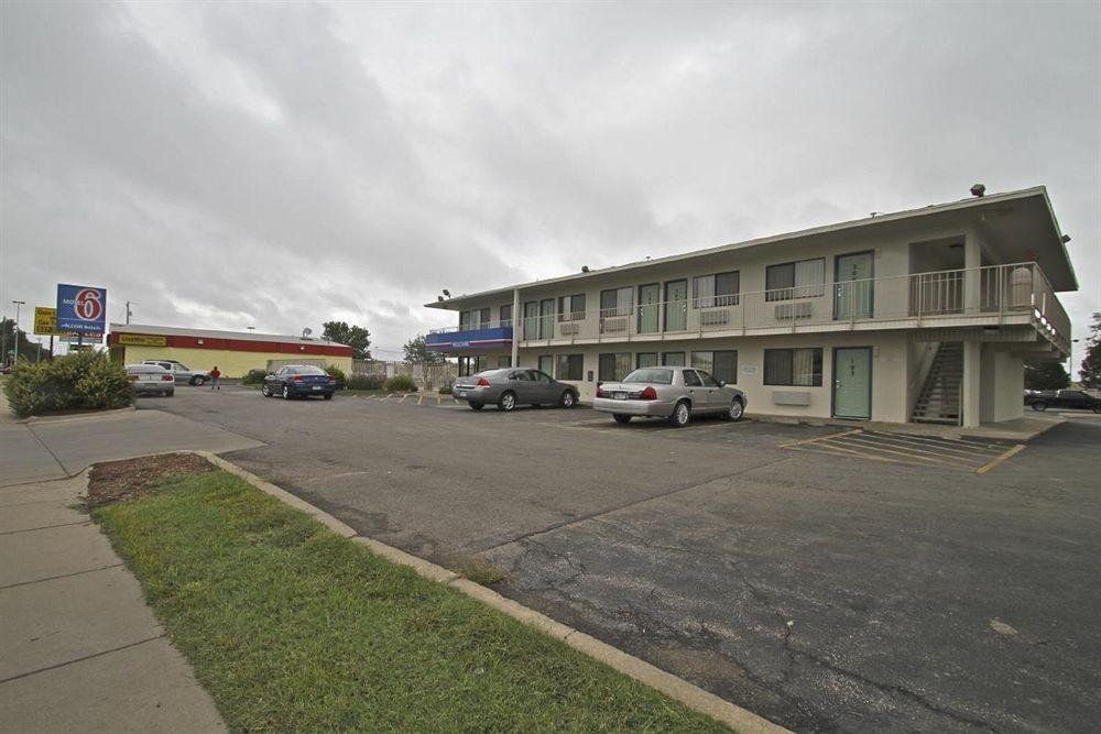 Motel 6 Manhattan Kansas Екстер'єр фото