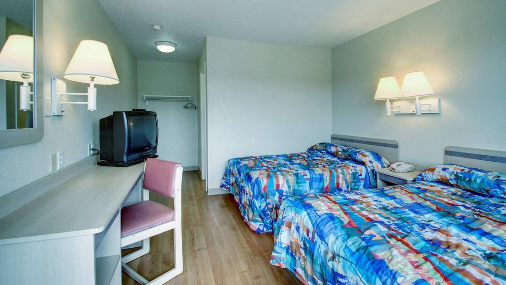 Motel 6 Manhattan Kansas Екстер'єр фото