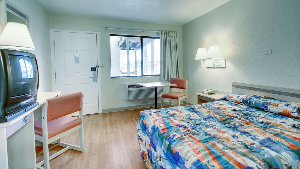 Motel 6 Manhattan Kansas Екстер'єр фото