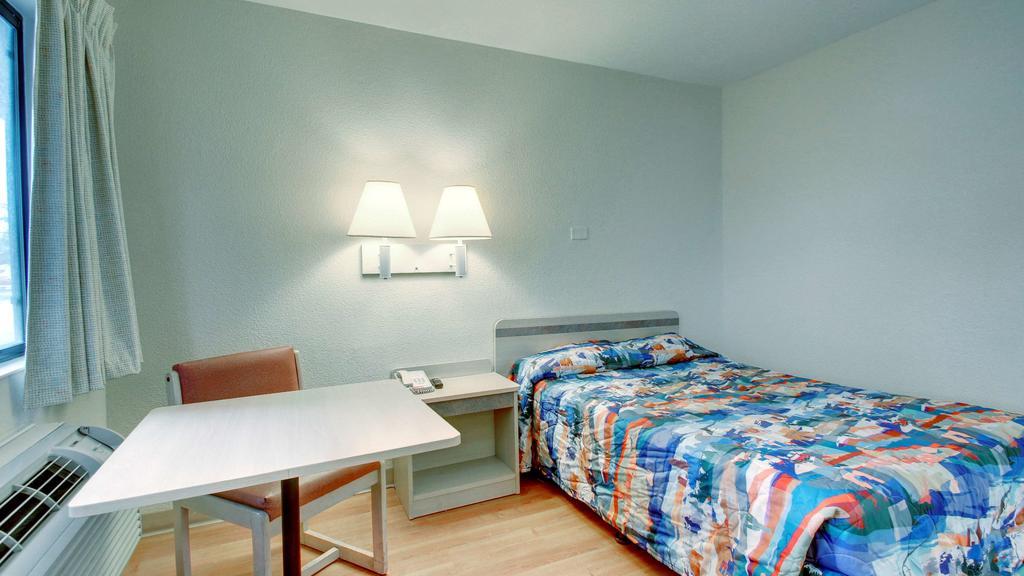 Motel 6 Manhattan Kansas Екстер'єр фото