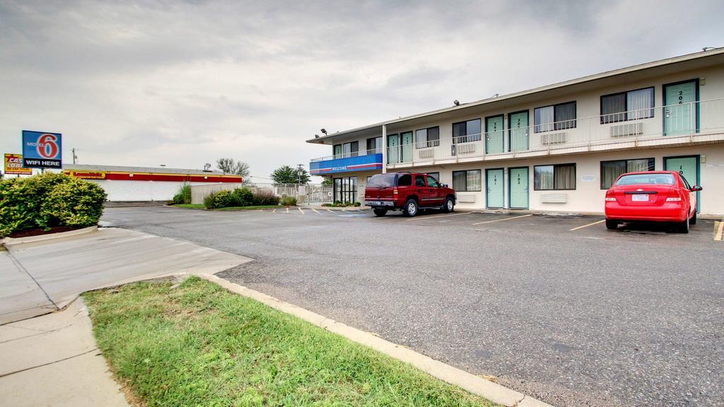 Motel 6 Manhattan Kansas Екстер'єр фото
